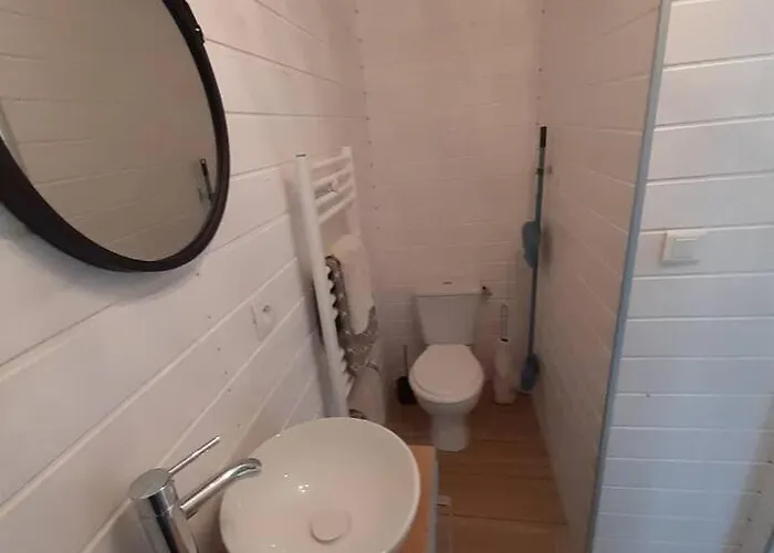 Le - 4 Personnes Proche 3*